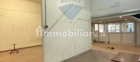 Коммерческая недвижимость с 2 комнатами в Бари, Италия № 208956 15