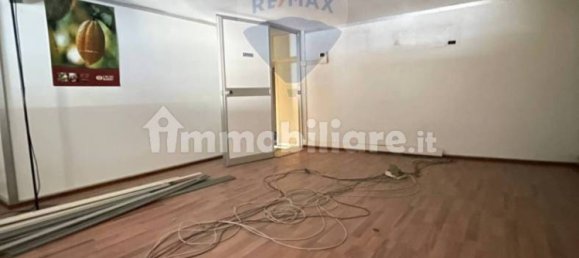 Коммерческая недвижимость с 2 комнатами в Бари, Италия № 208956 11