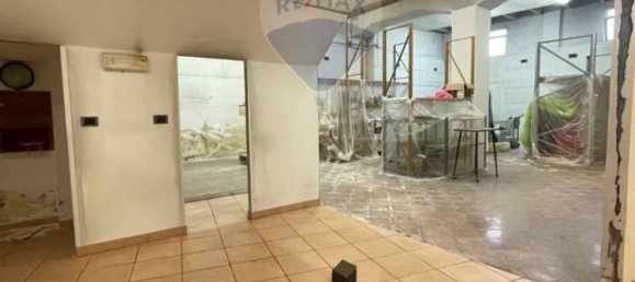 Коммерческая недвижимость с 2 комнатами в Бари, Италия № 208956 13