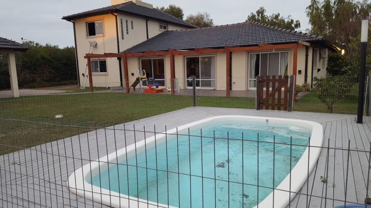 5 bedrooms House in Mar del Plata, Argentina No. 102590