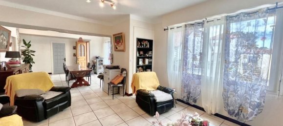 8 bedrooms House in Saint-Palais, France No. 197071 7