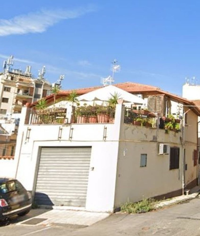 Коммерческая недвижимость 62м² в Мессина, Италия № 174704