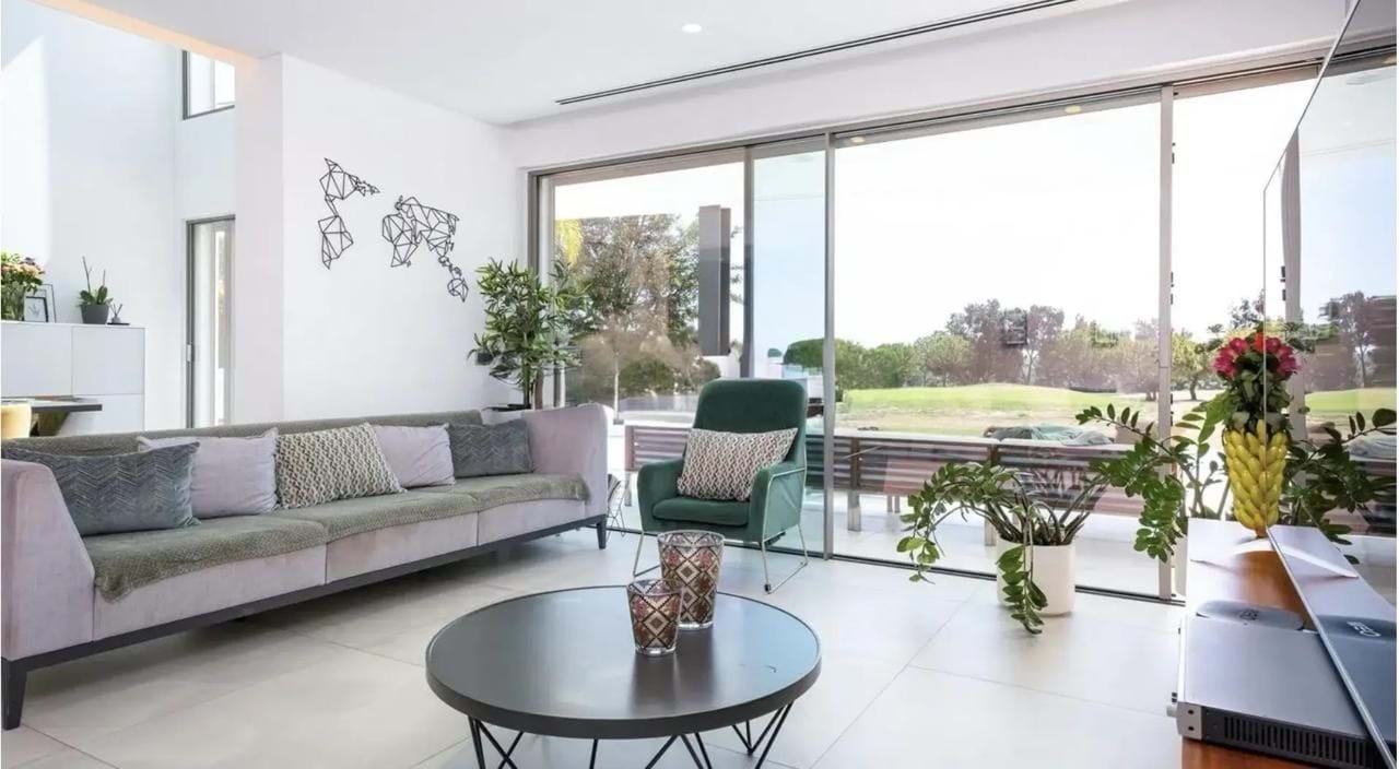 5 bedrooms Villa in Quarteira, Portugal No. 120503