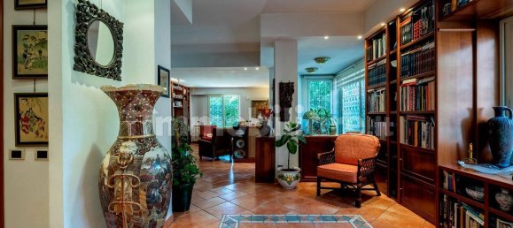 3 bedrooms Apartment in Rome, Italy No. 198025 5