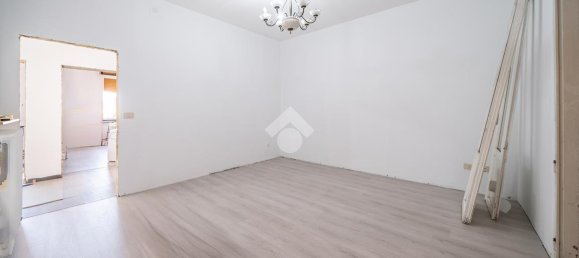 6-Zimmer Gebäude in Reggio Emilia, Italy, Nr. 8048 33