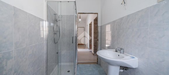 6-Zimmer Gebäude in Reggio Emilia, Italy, Nr. 8048 6