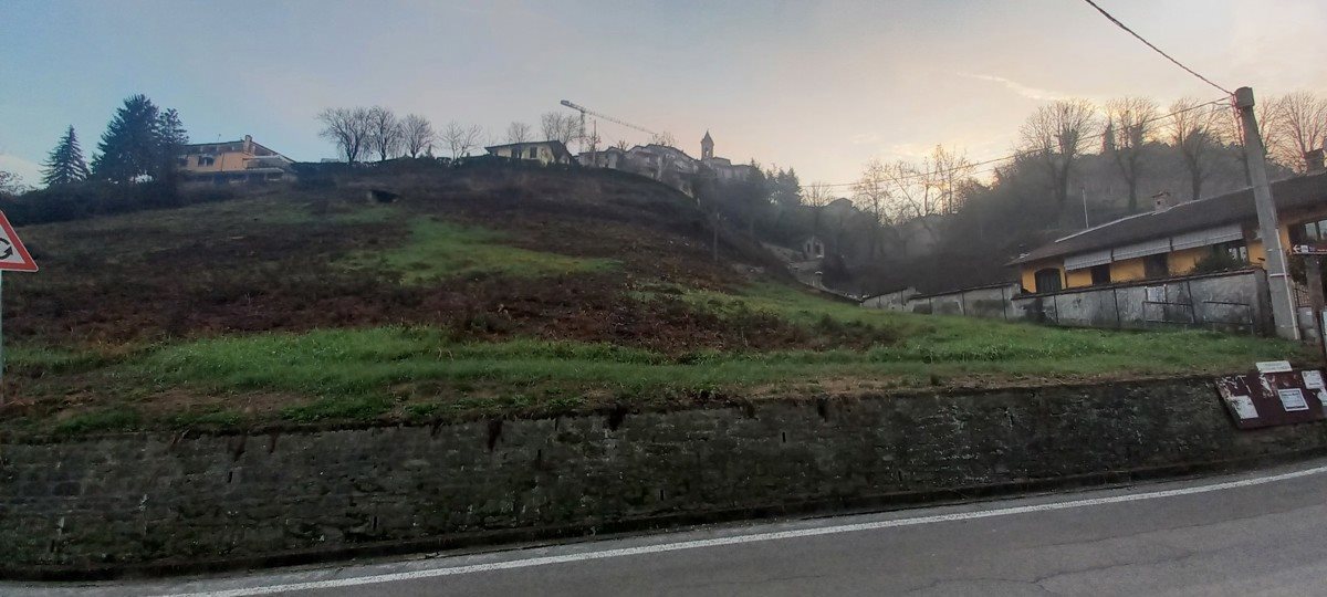 1939m² Land in Sinio, Italy No. 64207