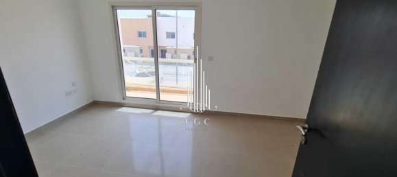 4 bedrooms Villa in Al Reef, UAE No. 35699 9