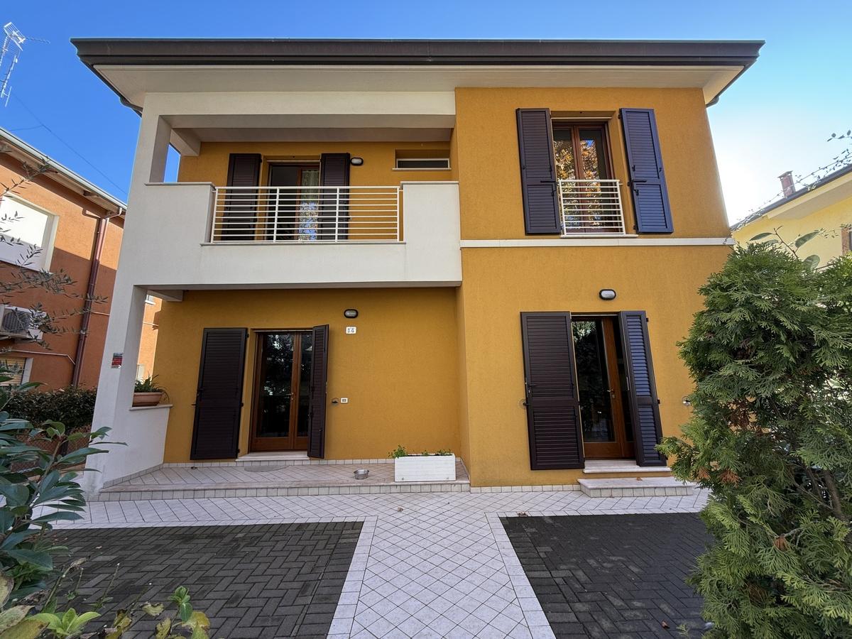 4 bedrooms Villa in Cesenatico, Italy No. 69258