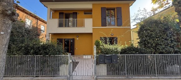 4 bedrooms Villa in Cesenatico, Italy No. 69258 2