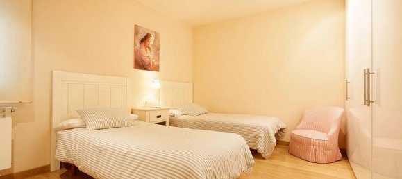 5 bedrooms Apartment in Granada, Spain No. 135440 2