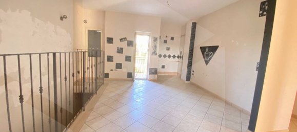 Villa de 10 divisões em Giugliano in Campania, Italy N.º 22631 10