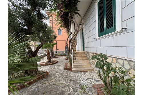 2 bedrooms Apartment in Minturno, Italy No. 275978