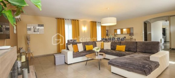 5 bedrooms Villa in Villefontaine, France No. 317113 3