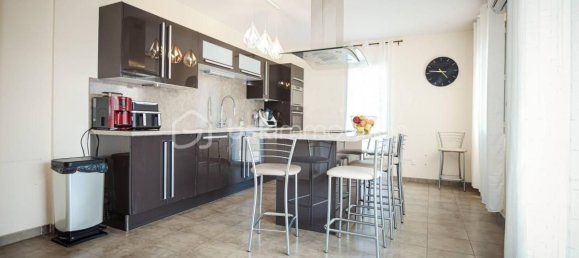 5 bedrooms Villa in Villefontaine, France No. 317113 5