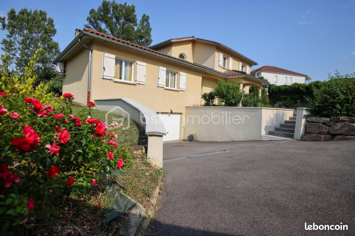 5 bedrooms Villa in Villefontaine, France No. 317113