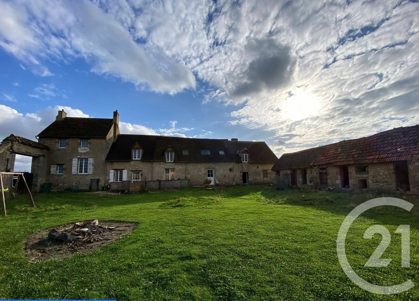 Casa de 6 dormitorios en Donnery, France No. 65230