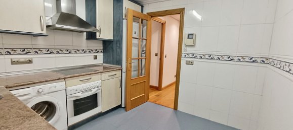 3 bedrooms Apartment in Logrono, Spain No. 153784 8