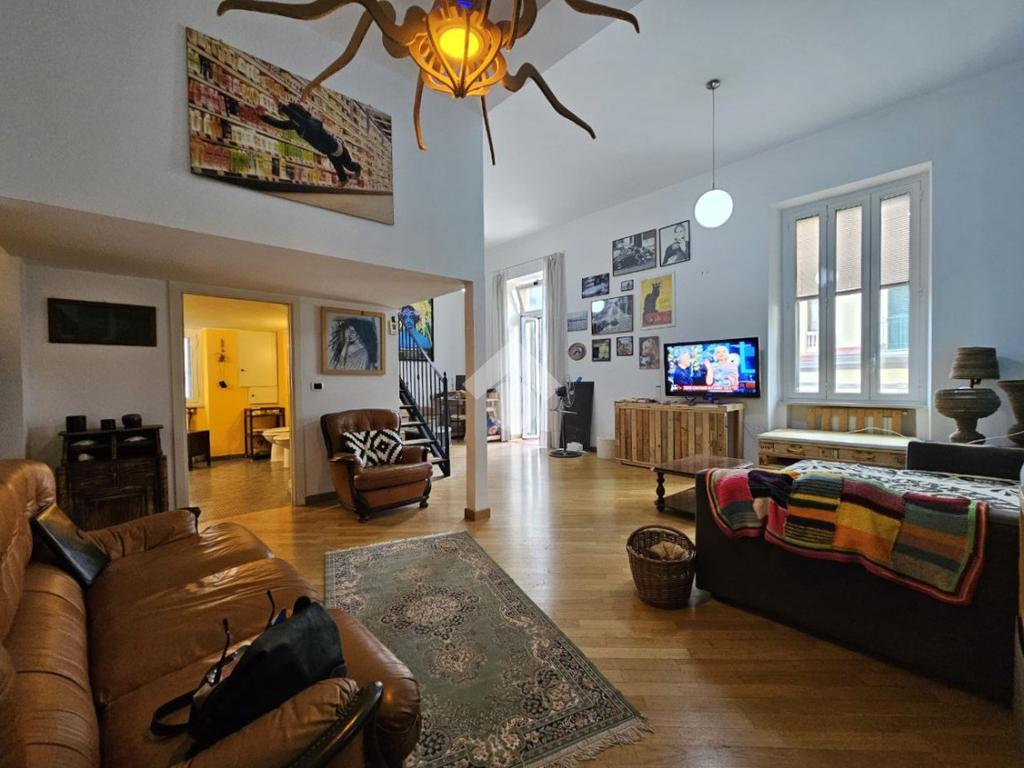 Квартира с 1 спальней в Неаполь, Италия № 33928