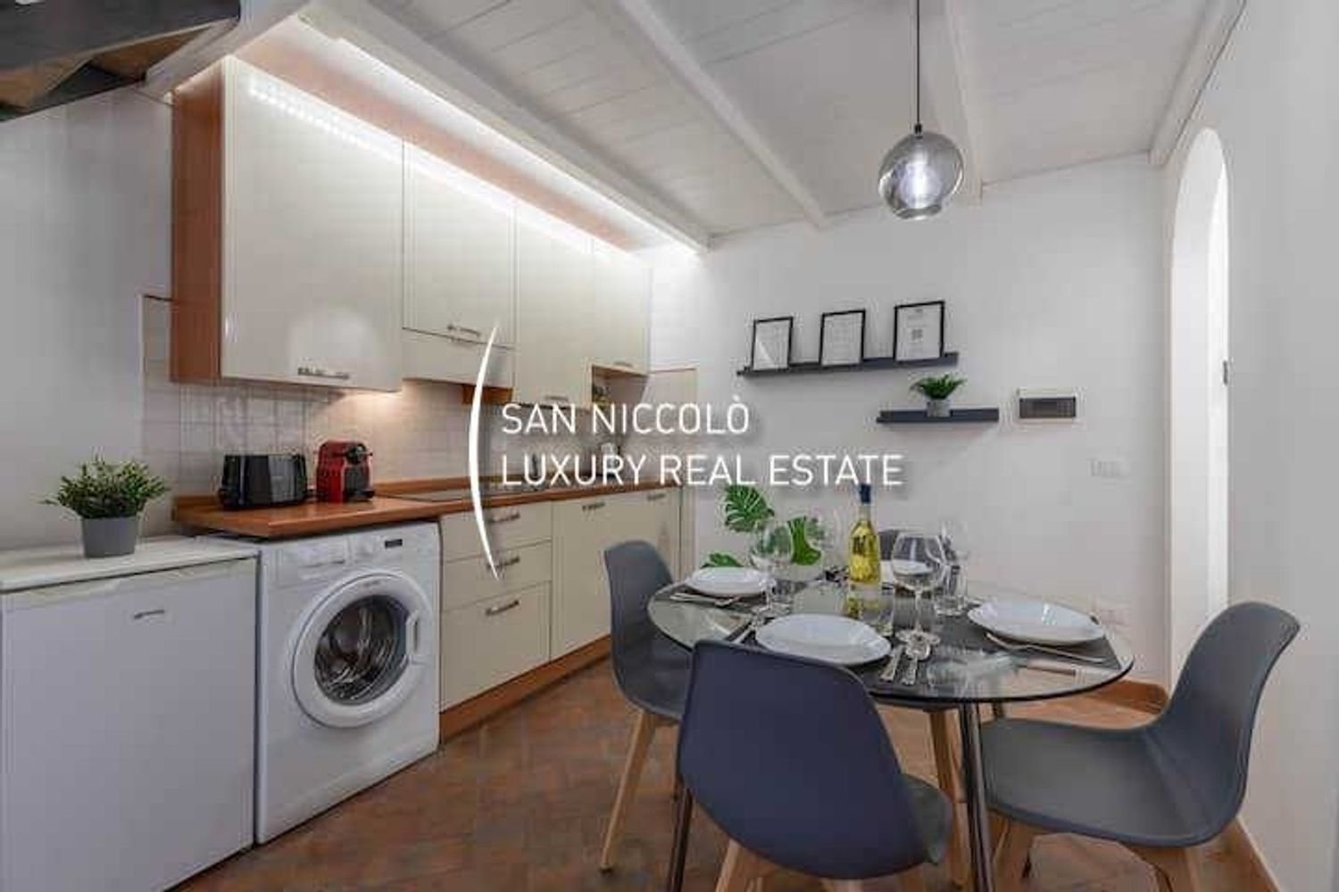 2 rooms Apartment in Florence, Italy No. 188053