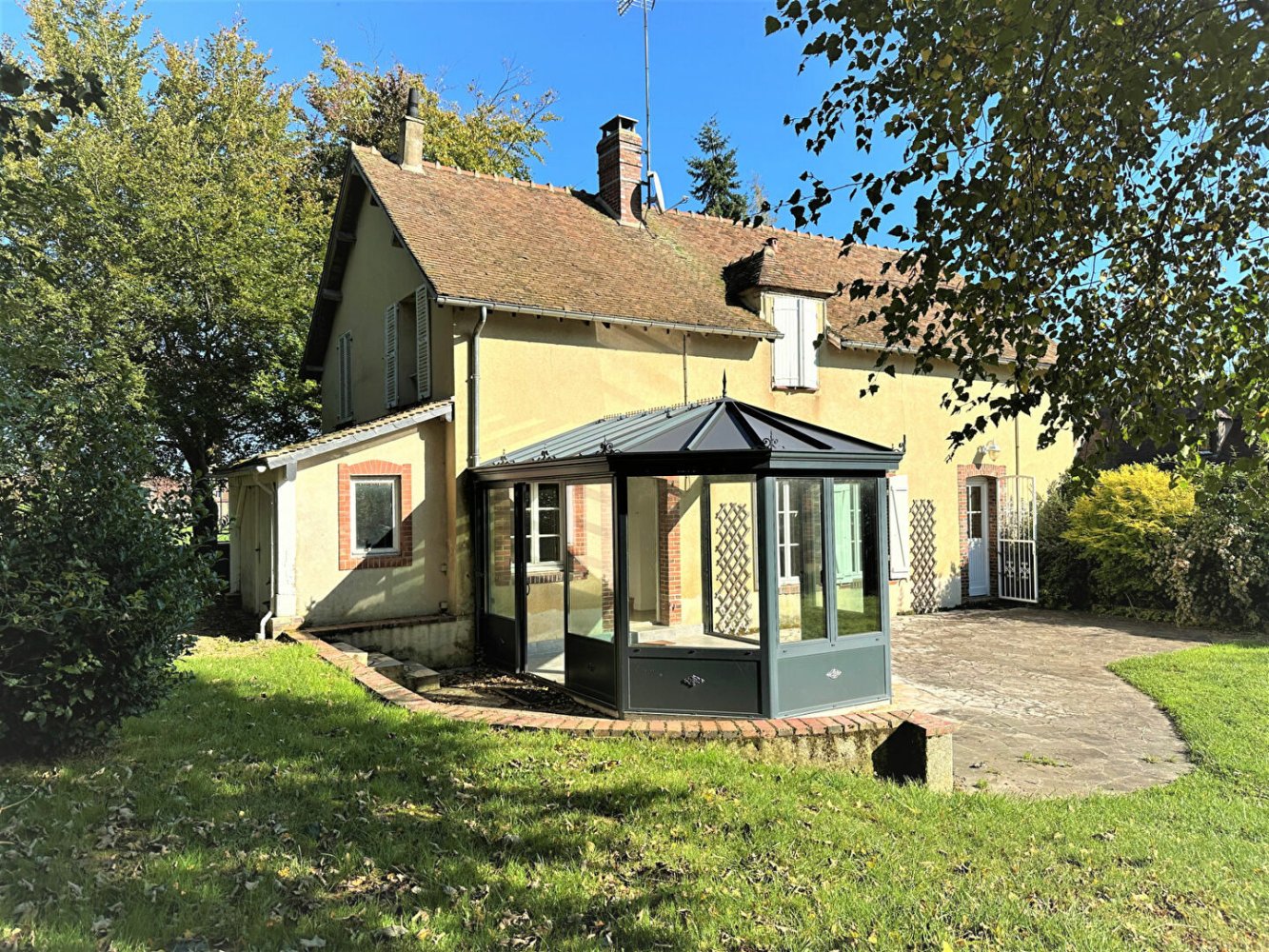 3 bedrooms House in Neron, France No. 251567