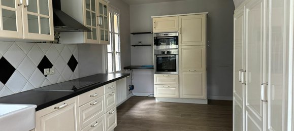 3 bedrooms House in Neron, France No. 251567 9