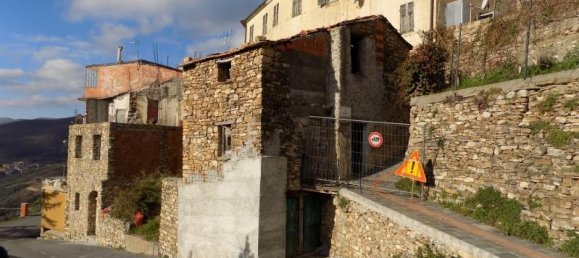 5 rooms House in Cesio, Italy No. 231790 3