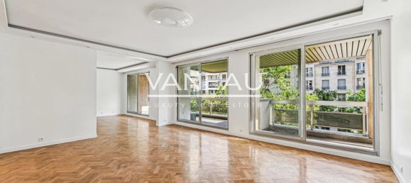 3 bedrooms Apartment in Paris, France No. 170111 3