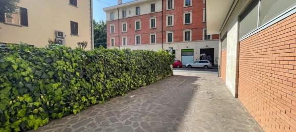 5 rooms Apartment in Bologna, Italy No. 34466 17