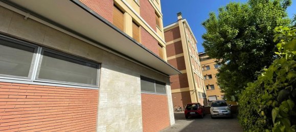 5 rooms Apartment in Bologna, Italy No. 34466 4