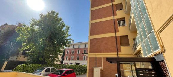 5 rooms Apartment in Bologna, Italy No. 34466 10