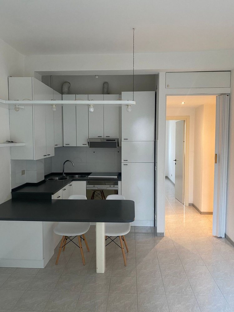 3 bedrooms Apartment in Milan, Italy No. 383471