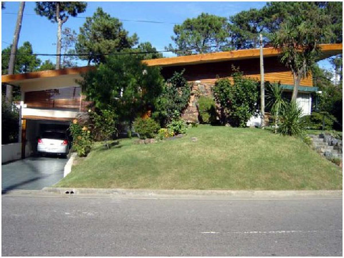 4 bedrooms House in Maldonado, Uruguay No. 9543