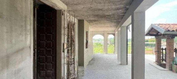 Castelos T12 em Pozzolengo, Italy N.º 266201 11