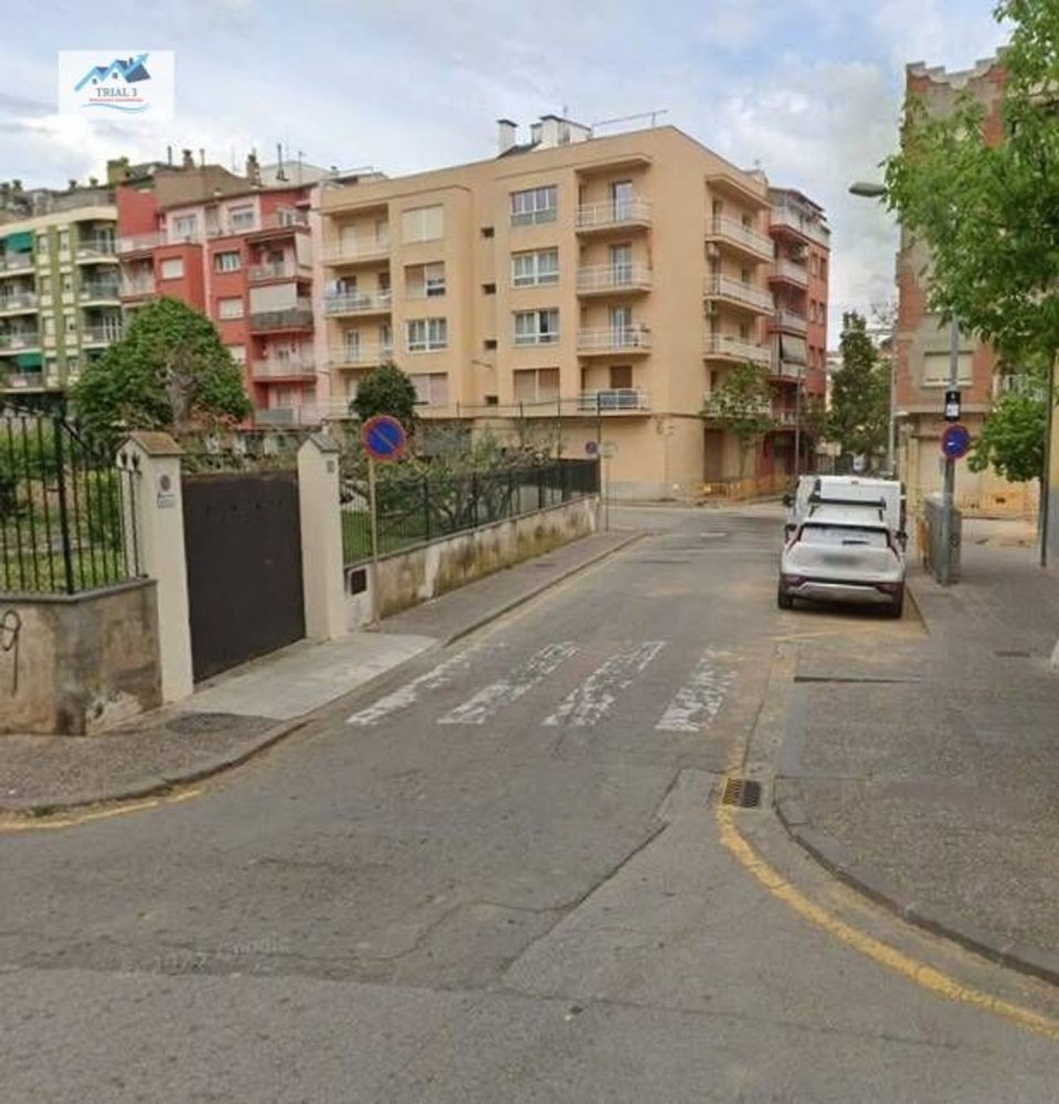 4 bedrooms Apartment in Salt, Spain No. 193305