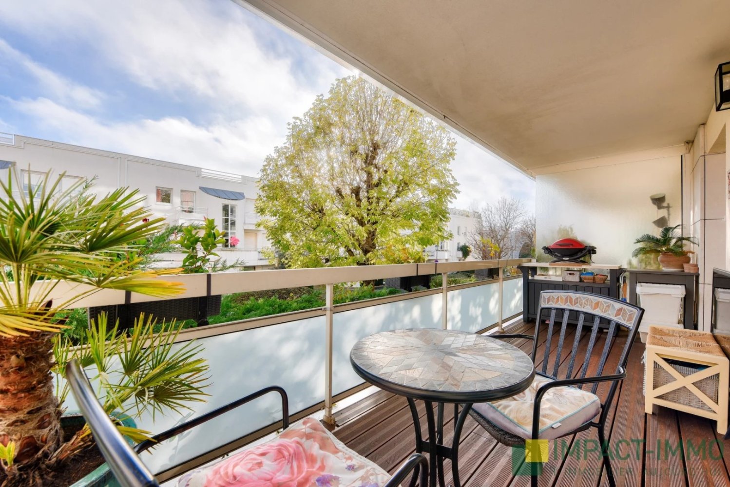 2 Schlafzimmer Wohnung in Suresnes, France, Nr. 165018