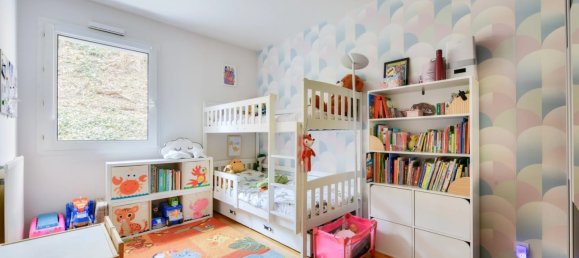 2 Schlafzimmer Wohnung in Suresnes, France, Nr. 165018 8