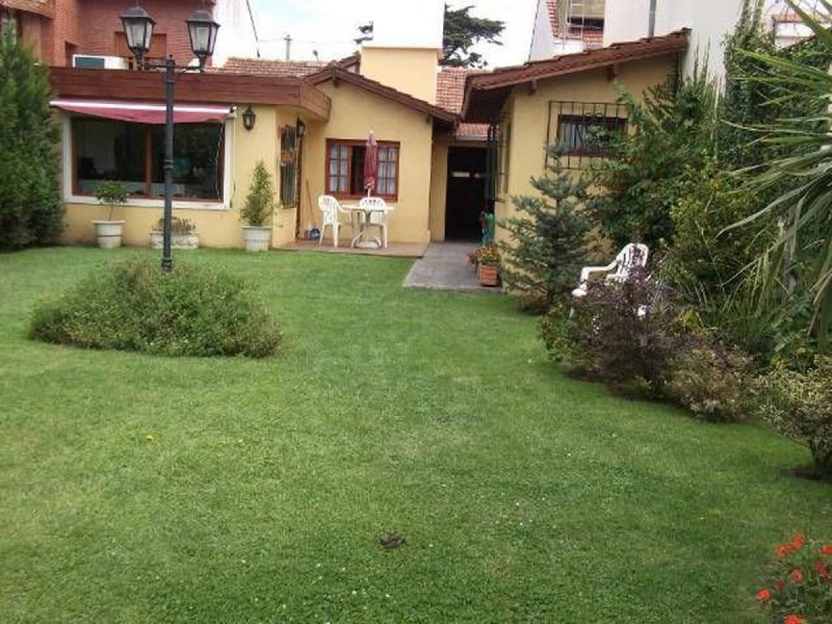 3 bedrooms House in Mar del Plata, Argentina No. 100893