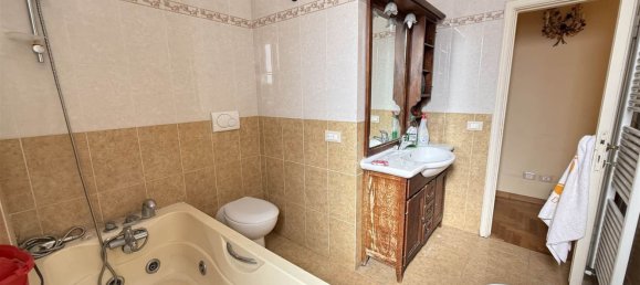 3 bedrooms Apartment in Florence, Italy No. 315937 4