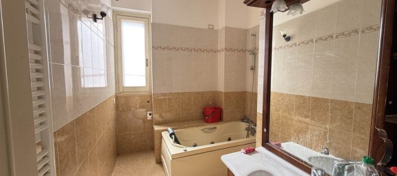 3 bedrooms Apartment in Florence, Italy No. 315937 2