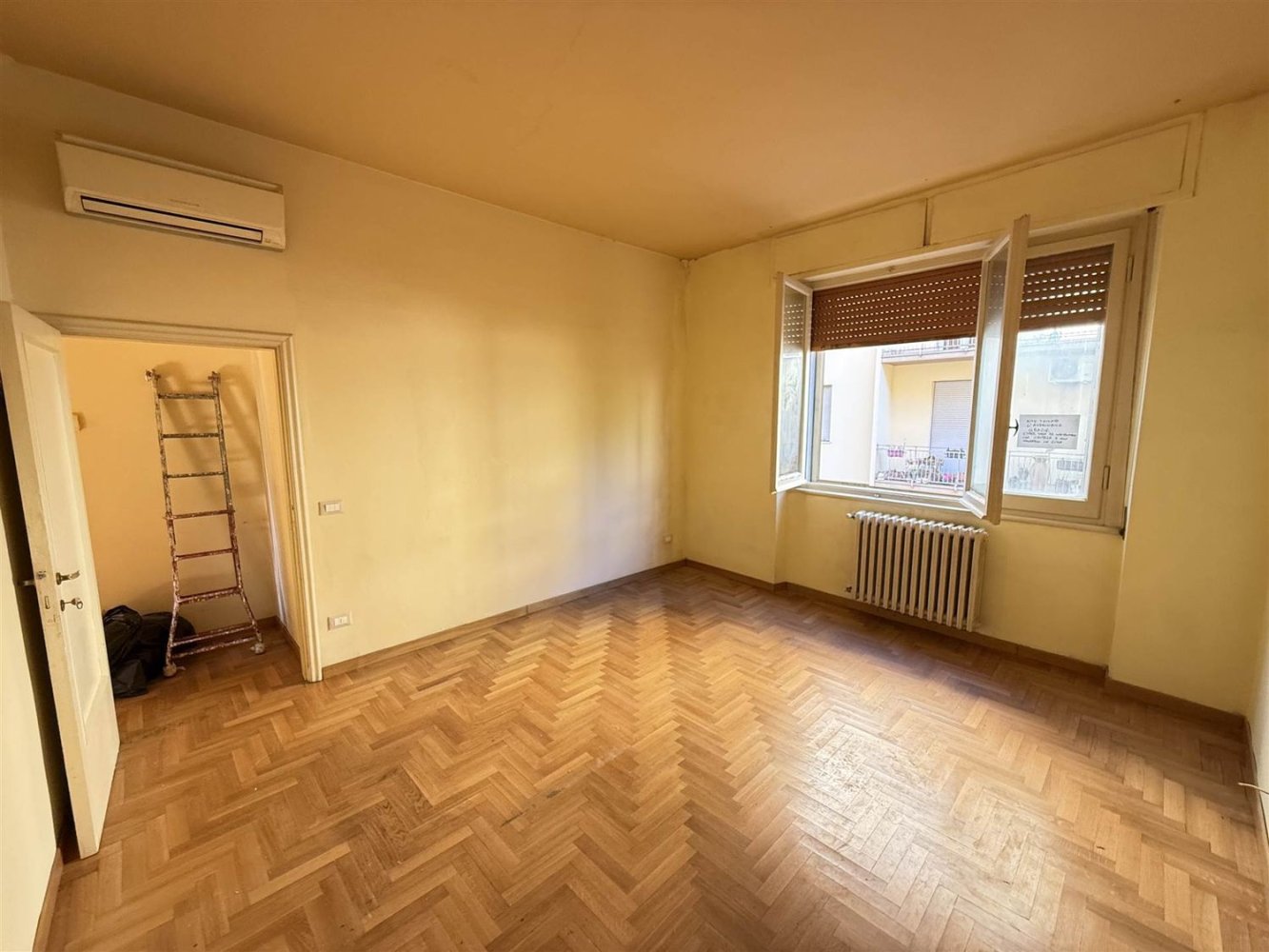 3 bedrooms Apartment in Florence, Italy No. 315937