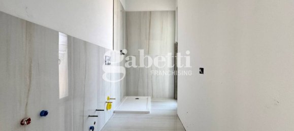 2 bedrooms Apartment in Florence, Italy No. 330092 10