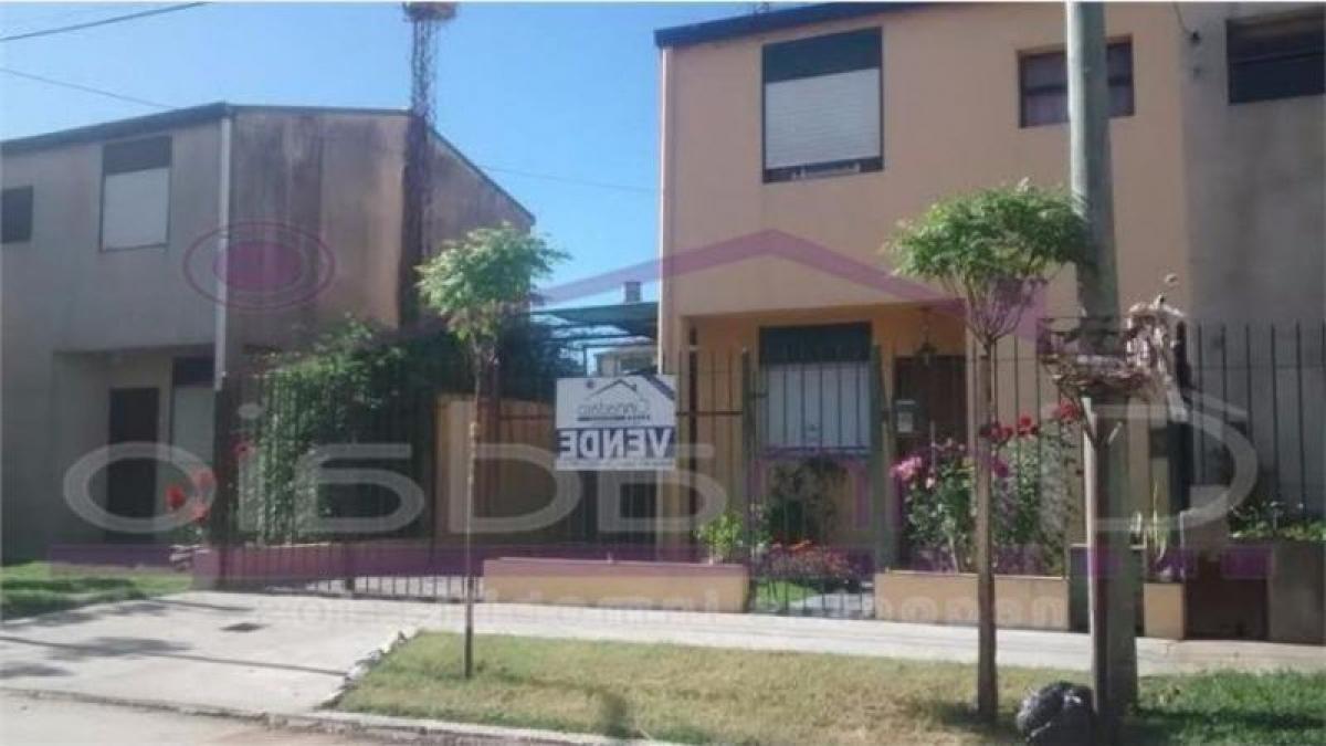 Дом с 2 спальнями в Лобос, Аргентина № 17333