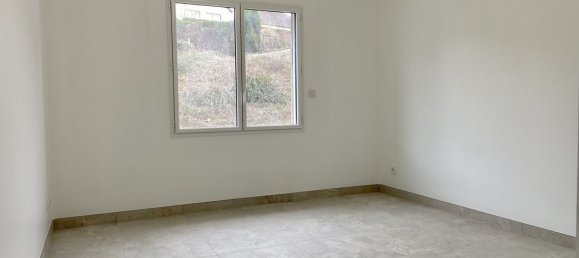 4 bedrooms House in Vierzon, France No. 78559 9