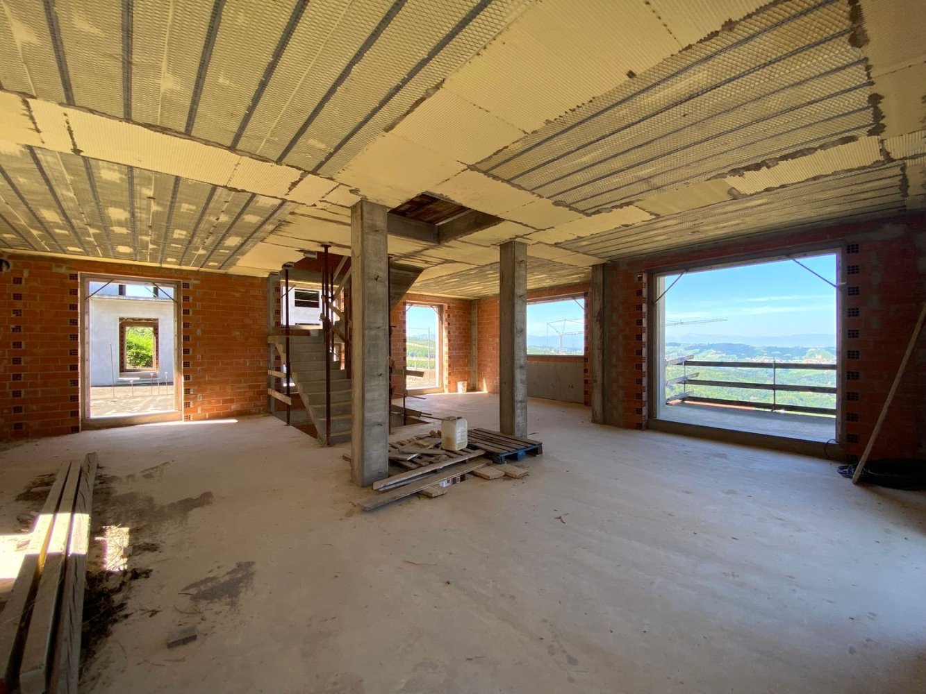 5 rooms Villa in Montelupo Albese, Italy No. 108777