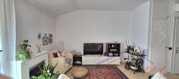 2 Schlafzimmer Penthouse in Sirone, Italy, Nr. 290942 3