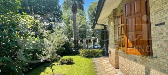 2 bedrooms Villa in Senago, Italy No. 56727 2