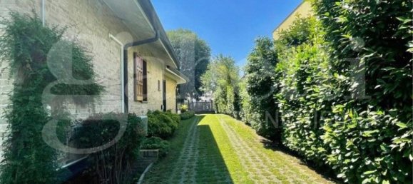 2 bedrooms Villa in Senago, Italy No. 56727 5