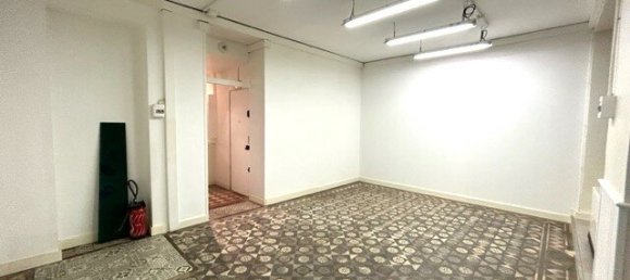 57m² Commercial property in Paris, France No. 334734 6