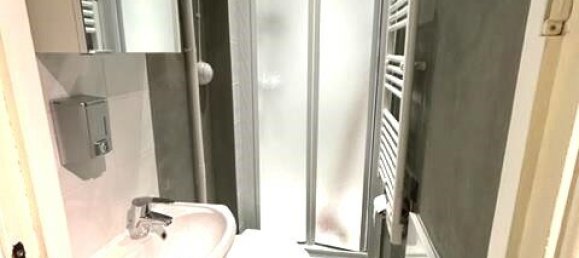 57m² Commercial property in Paris, France No. 334734 5